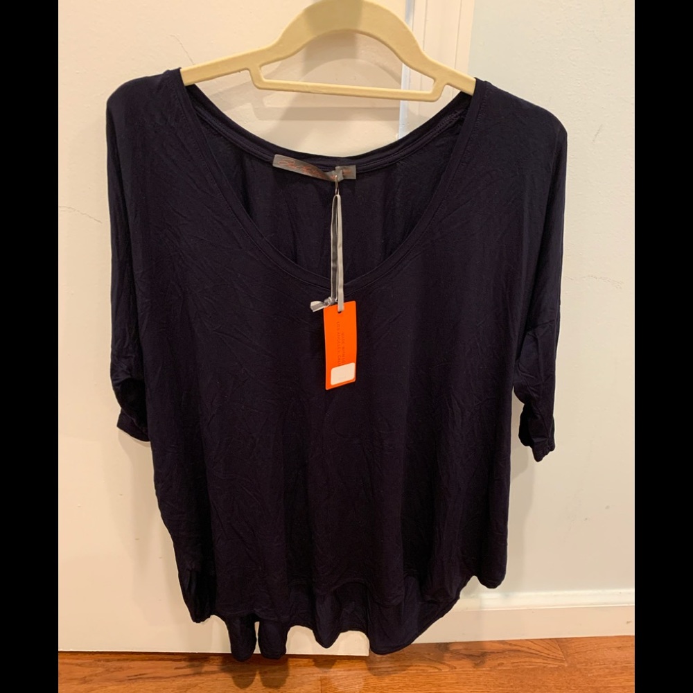 Feel the piece navy top!